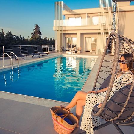 פרבזה Io Luxury Pool & Hot Tub Suites מראה חיצוני תמונה