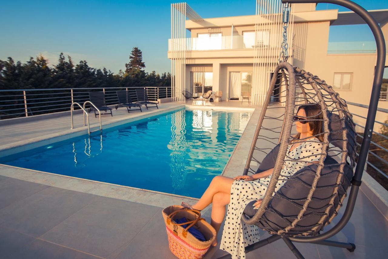 פרבזה Io Luxury Pool & Hot Tub Suites מראה חיצוני תמונה