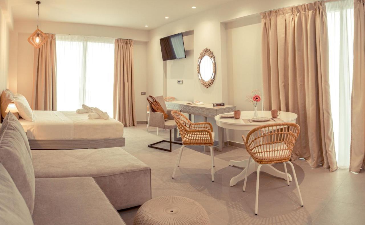 פרבזה Io Luxury Pool & Hot Tub Suites מראה חיצוני תמונה