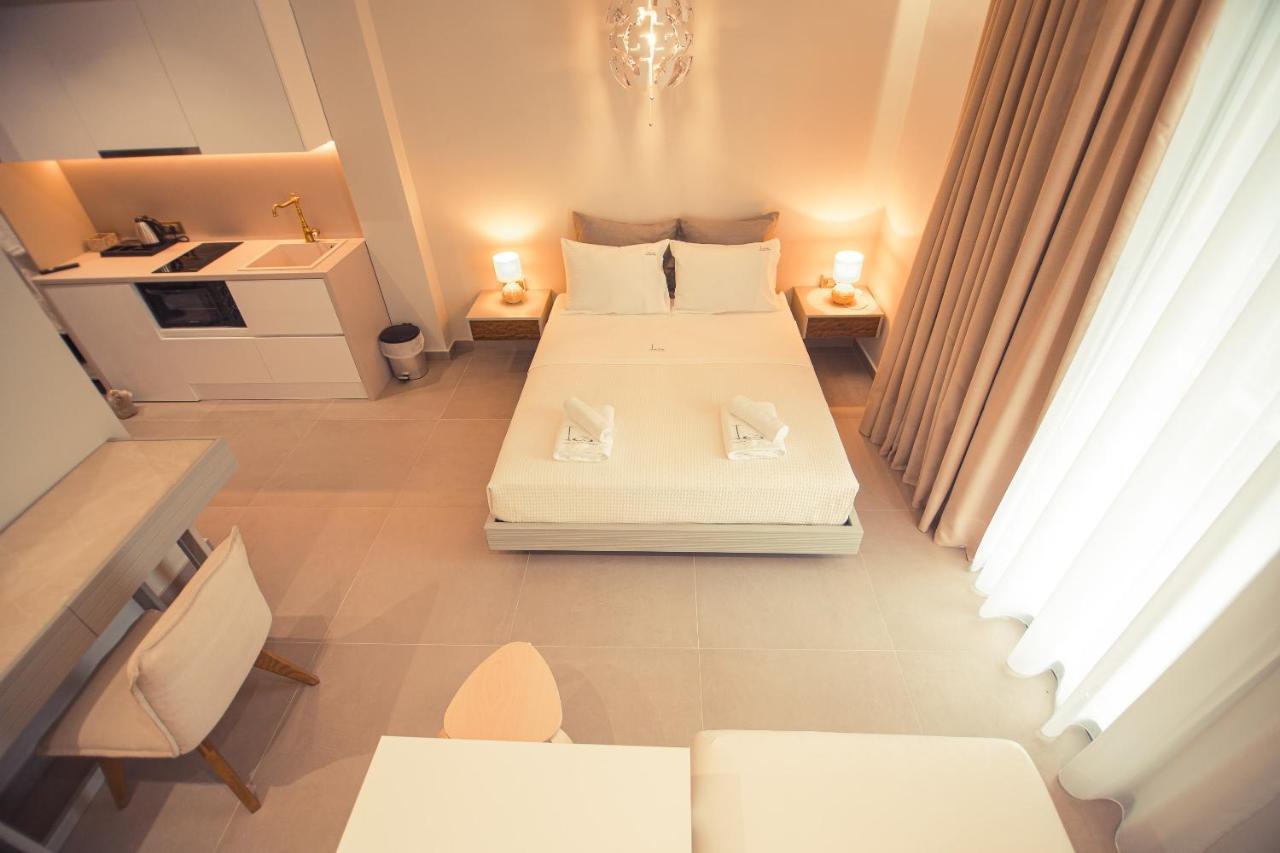 פרבזה Io Luxury Pool & Hot Tub Suites מראה חיצוני תמונה