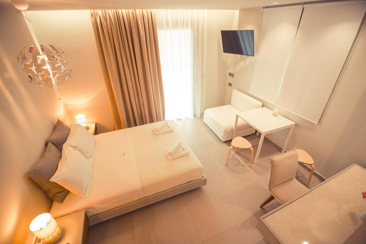 פרבזה Io Luxury Pool & Hot Tub Suites מראה חיצוני תמונה