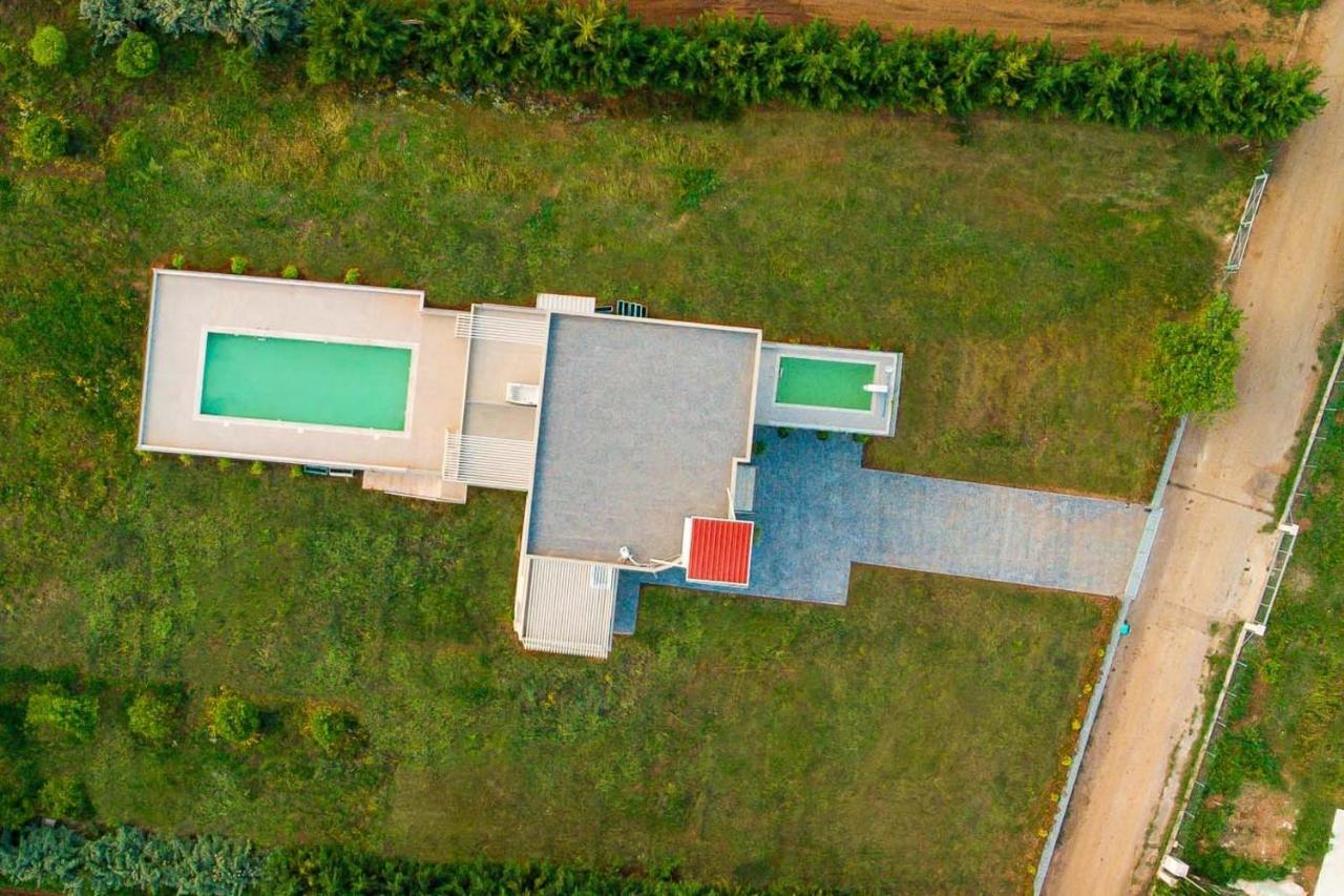 פרבזה Io Luxury Pool & Hot Tub Suites מראה חיצוני תמונה