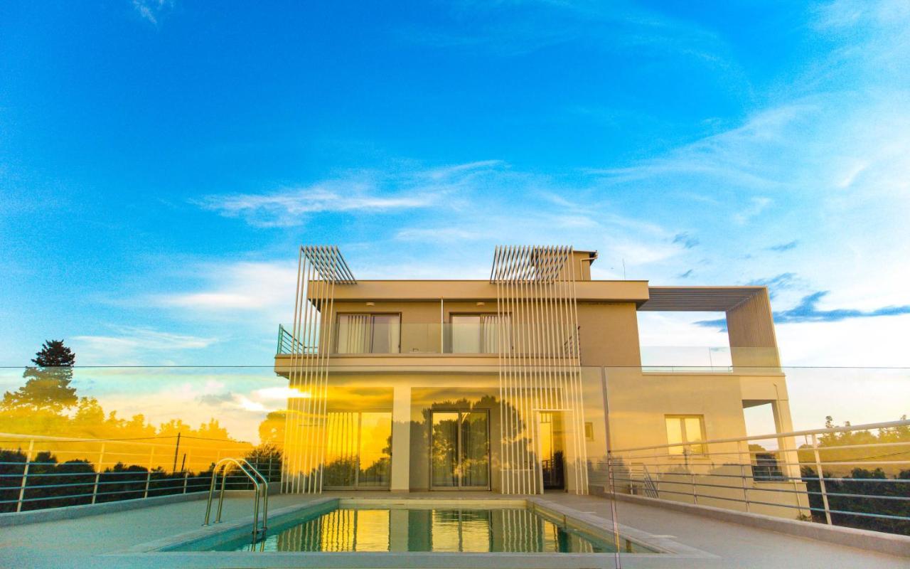פרבזה Io Luxury Pool & Hot Tub Suites מראה חיצוני תמונה