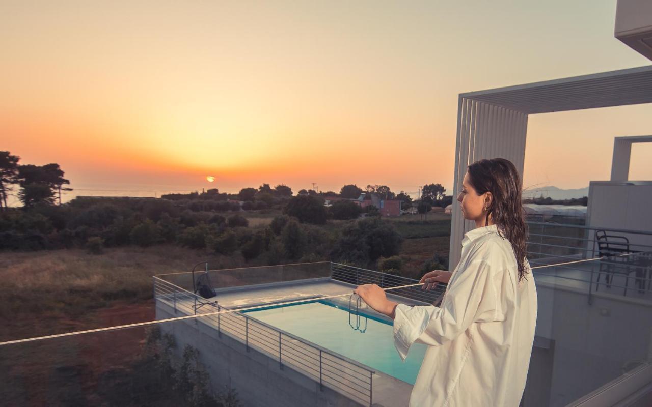 פרבזה Io Luxury Pool & Hot Tub Suites מראה חיצוני תמונה