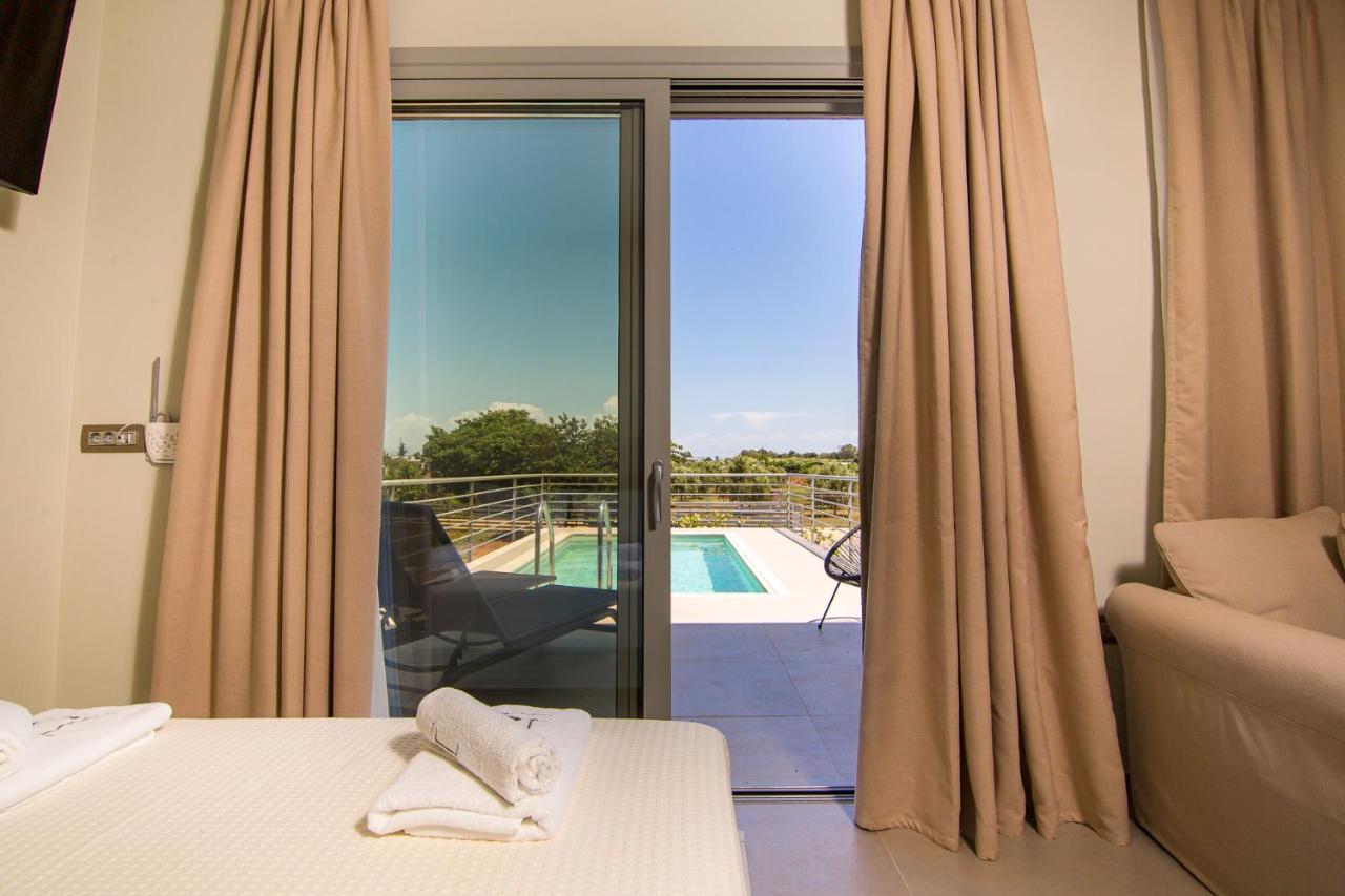 פרבזה Io Luxury Pool & Hot Tub Suites מראה חיצוני תמונה