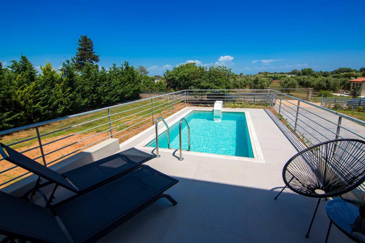 פרבזה Io Luxury Pool & Hot Tub Suites מראה חיצוני תמונה