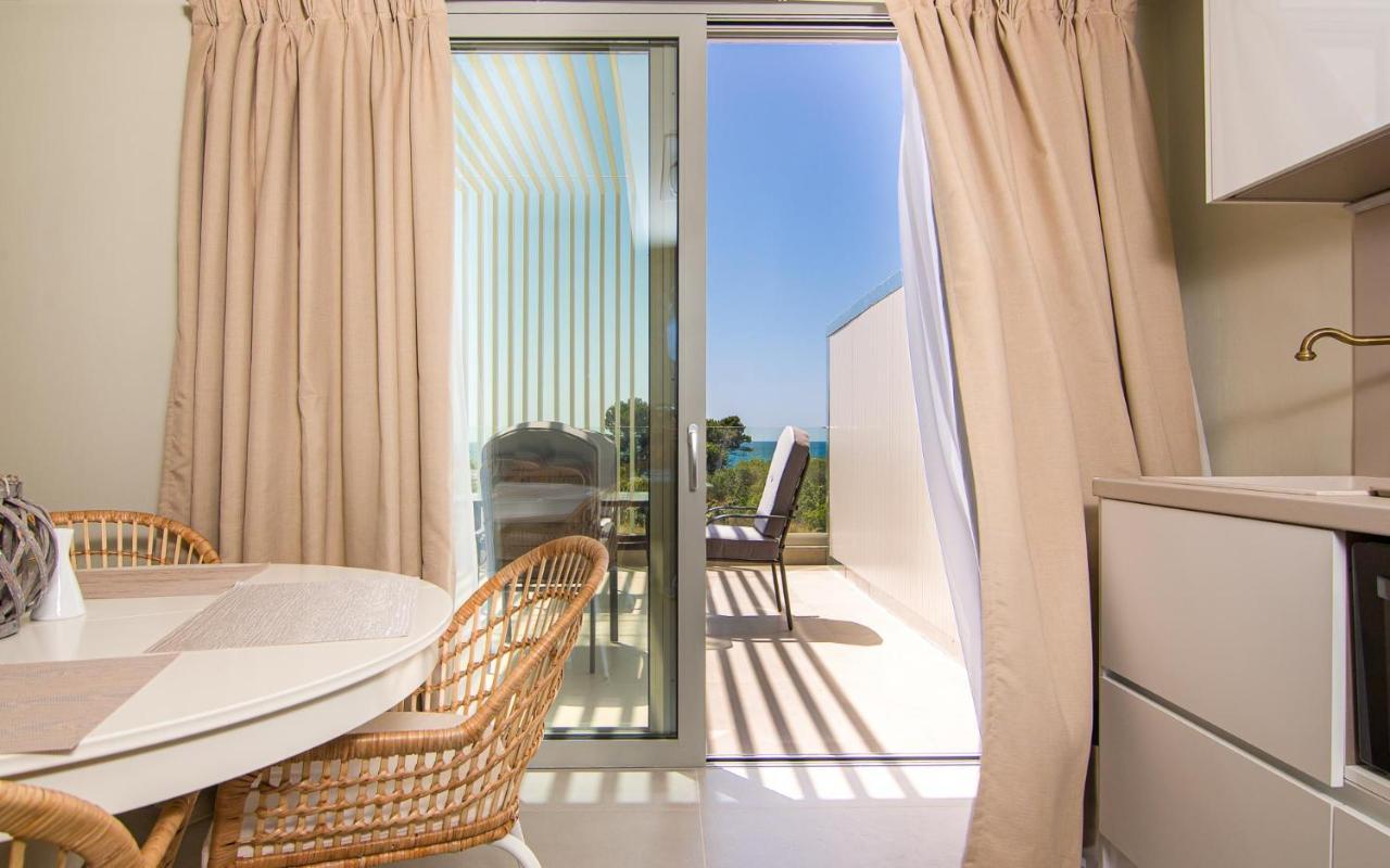פרבזה Io Luxury Pool & Hot Tub Suites מראה חיצוני תמונה