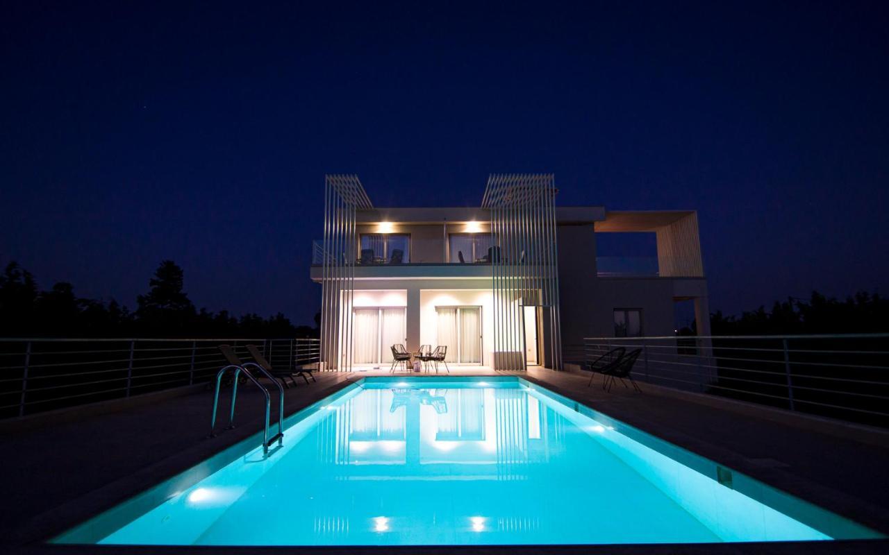פרבזה Io Luxury Pool & Hot Tub Suites מראה חיצוני תמונה
