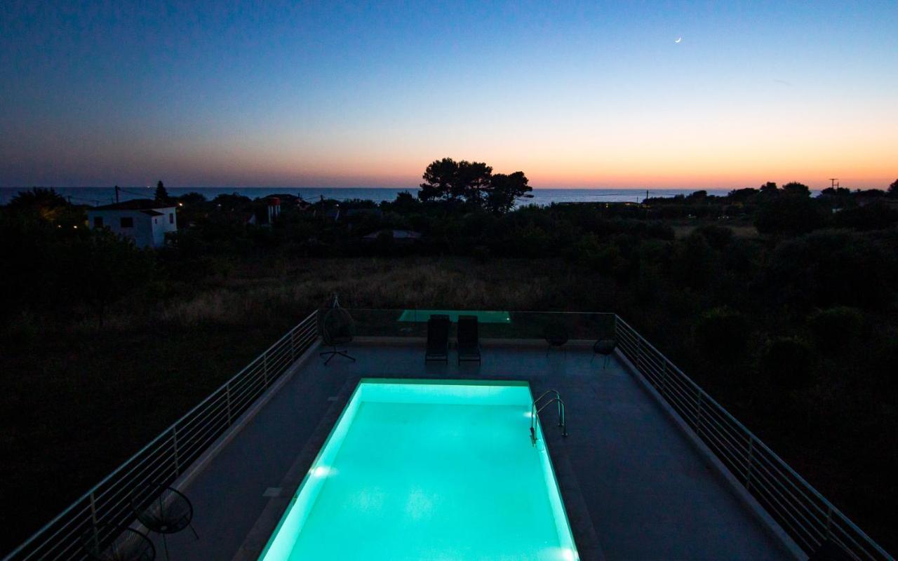 פרבזה Io Luxury Pool & Hot Tub Suites מראה חיצוני תמונה