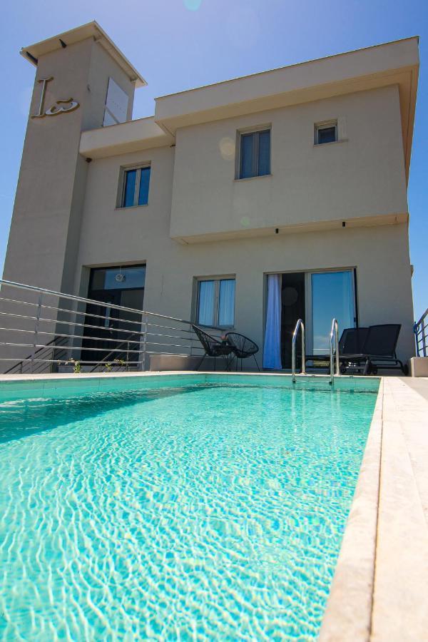 פרבזה Io Luxury Pool & Hot Tub Suites מראה חיצוני תמונה