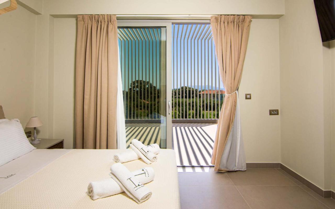 פרבזה Io Luxury Pool & Hot Tub Suites מראה חיצוני תמונה