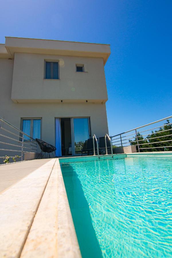 פרבזה Io Luxury Pool & Hot Tub Suites מראה חיצוני תמונה