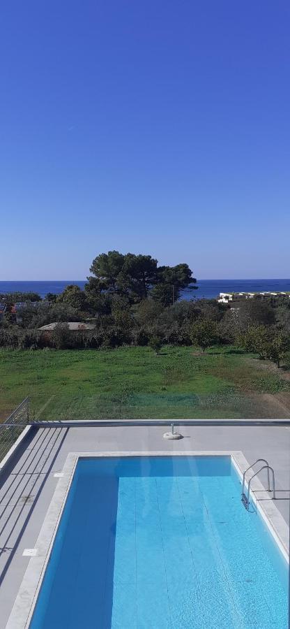 פרבזה Io Luxury Pool & Hot Tub Suites מראה חיצוני תמונה