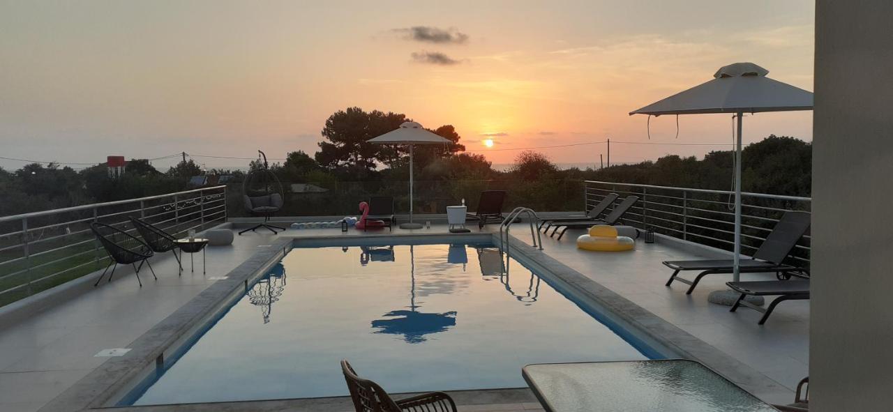 פרבזה Io Luxury Pool & Hot Tub Suites מראה חיצוני תמונה