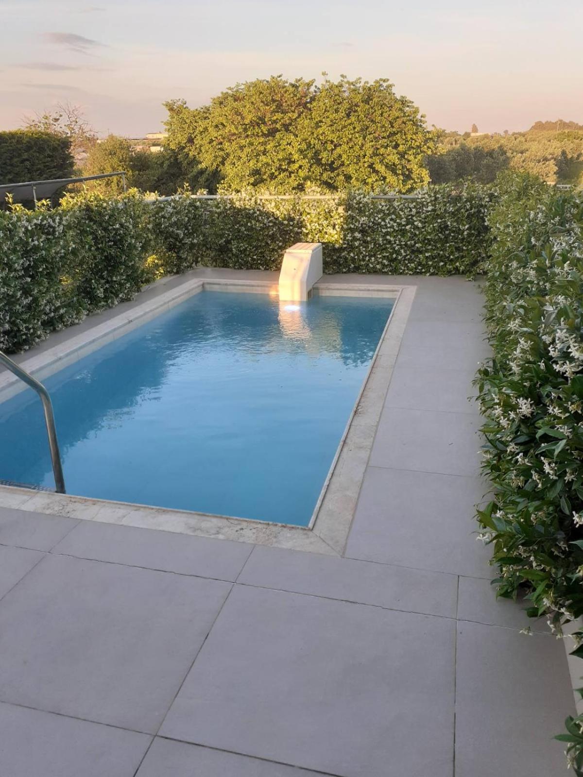 פרבזה Io Luxury Pool & Hot Tub Suites מראה חיצוני תמונה